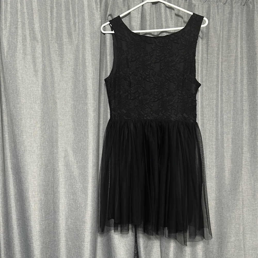 Black Sleeveless Floral Lattice V-Neck Tulle Skater Prom Dress